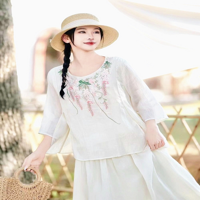 91家纺网 家纺一手货源 找家纺 （总）洛兰沙家居馆【只代发】【只代发】 2025春夏新款刺绣苎麻显瘦立领斜襟盘扣七分袖T恤上衣女