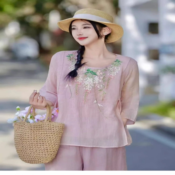 91家纺网 家纺一手货源 找家纺 （总）洛兰沙家居馆【只代发】【只代发】 2025春夏新款刺绣苎麻显瘦立领斜襟盘扣七分袖T恤上衣女