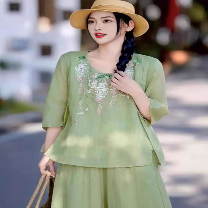 91家纺网 家纺一手货源 找家纺 （总）洛兰沙家居馆【只代发】【只代发】 2025春夏新款刺绣苎麻显瘦立领斜襟盘扣七分袖T恤上衣女