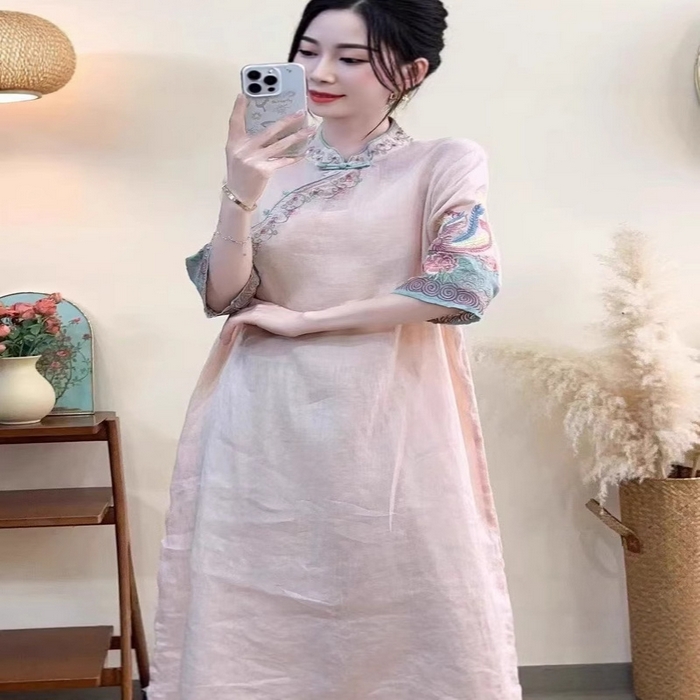 91家纺网 家纺一手货源 找家纺 洛兰沙家居馆【只代发】【只代发】 2025春夏新款文艺复古民族风上衣女刺绣花棉麻连衣裙盘扣立领连衣裙女装 粉色