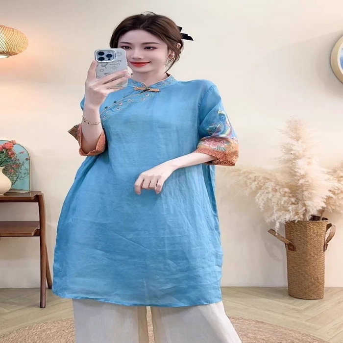 91家纺网 家纺一手货源 找家纺 洛兰沙家居馆【只代发】【只代发】 2025春夏新款文艺复古民族风上衣女刺绣花棉麻连衣裙盘扣立领连衣裙女装 蓝色