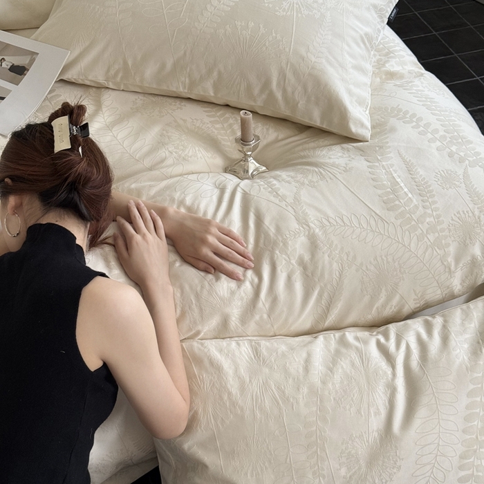 91家纺网 家纺一手货源 找家纺 （总）鹿班家居 2025春夏新款100s长绒棉纯棉云感超柔厚织提花浮雕四件套-半阙清欢（标准会员-20元）