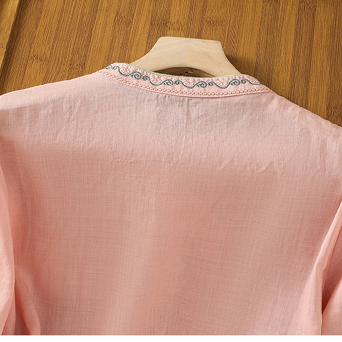 91家纺网 家纺一手货源 找家纺 洛兰沙家居馆【只代发】【只代发】 2025夏季新款棉麻文艺复古衬衫新中式牡丹花刺绣国风茶服立领上衣 粉色