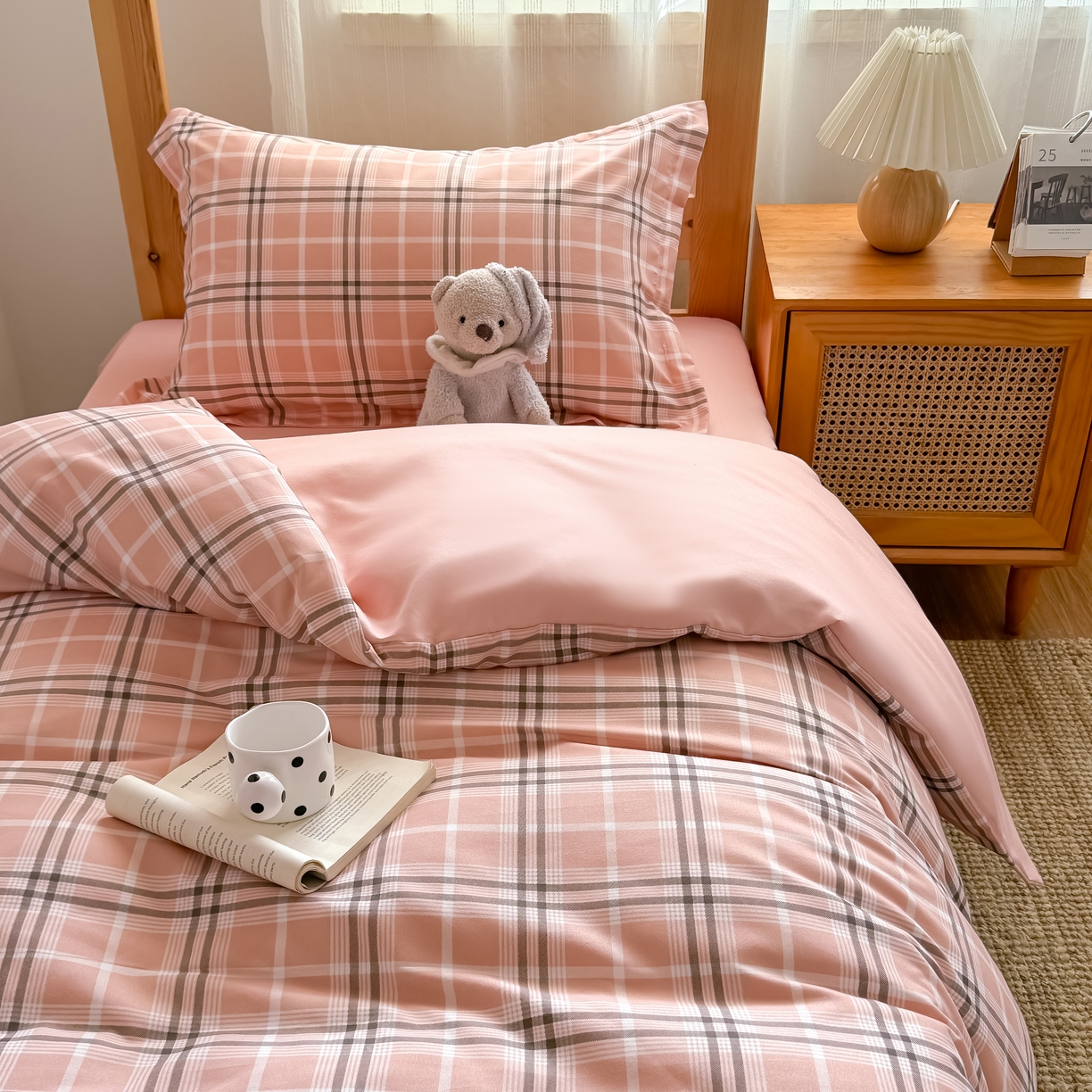 91家纺网 家纺一手货源 找家纺 卡罗兰 2025新款学生季水洗棉磨毛三件套 莫妮卡-粉