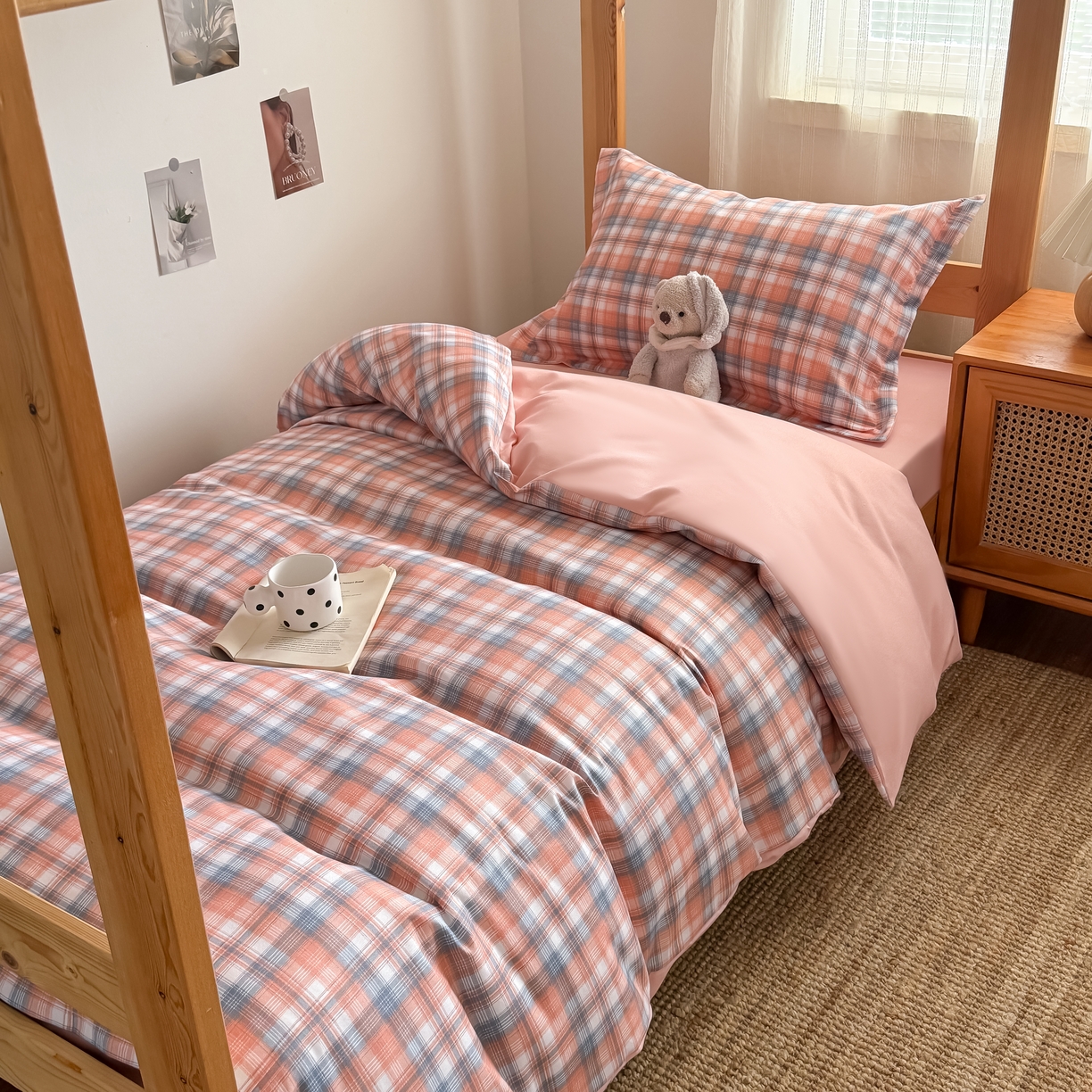 91家纺网 家纺一手货源 找家纺 卡罗兰 2025新款学生季水洗棉磨毛三件套 格调-粉