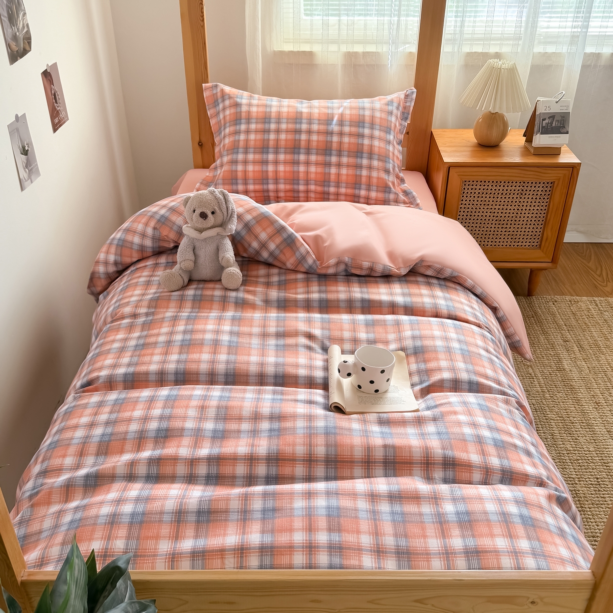 91家纺网 家纺一手货源 找家纺 卡罗兰 2025新款学生季水洗棉磨毛三件套 格调-粉