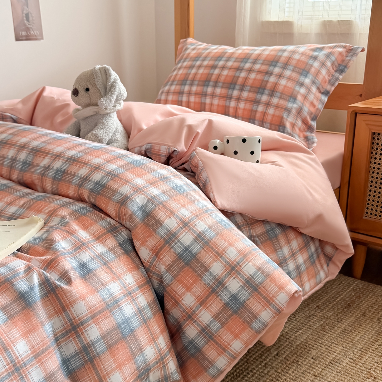 91家纺网 家纺一手货源 找家纺 卡罗兰 2025新款学生季水洗棉磨毛三件套 格调-粉