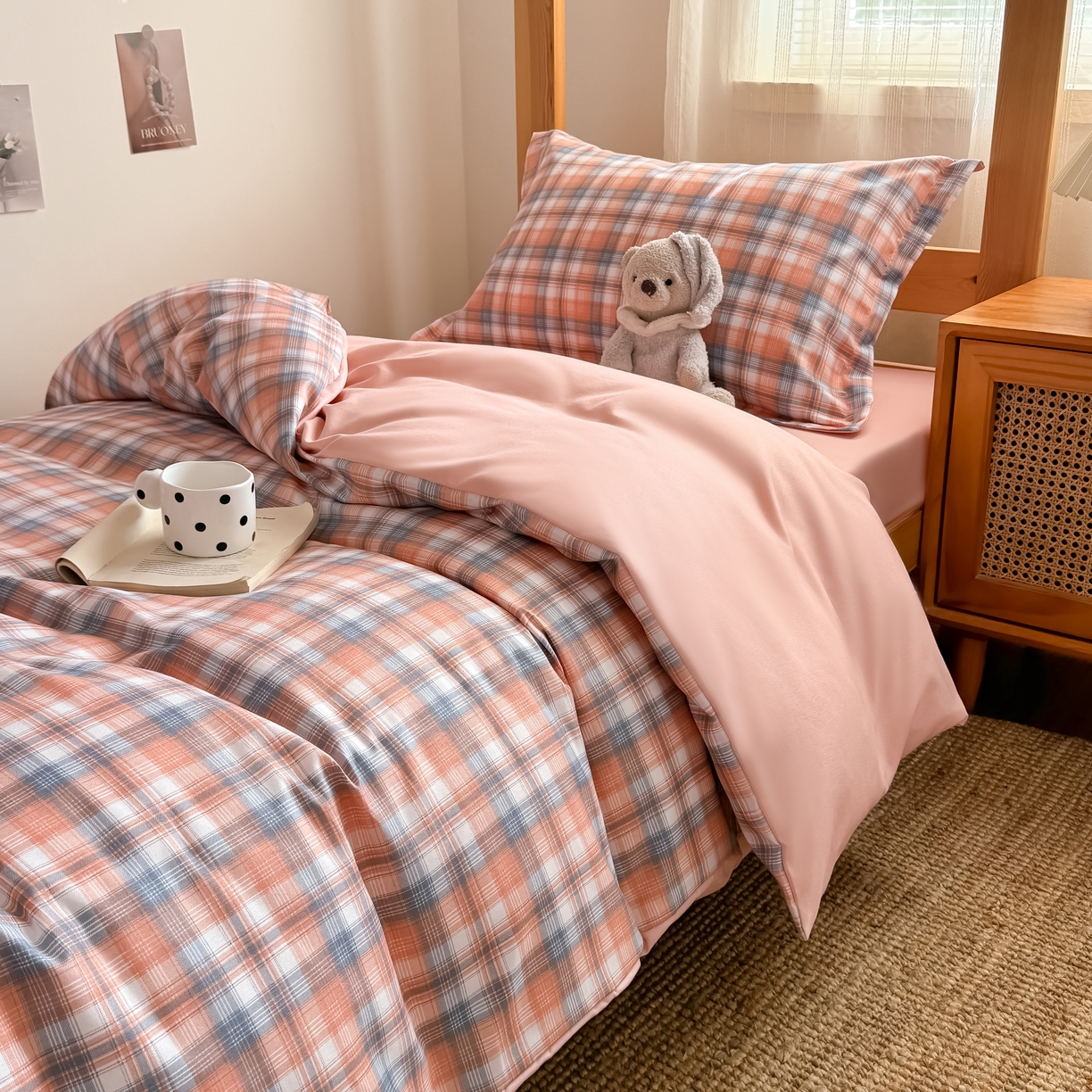 91家纺网 家纺一手货源 找家纺 卡罗兰 2025新款学生季水洗棉磨毛三件套 格调-粉