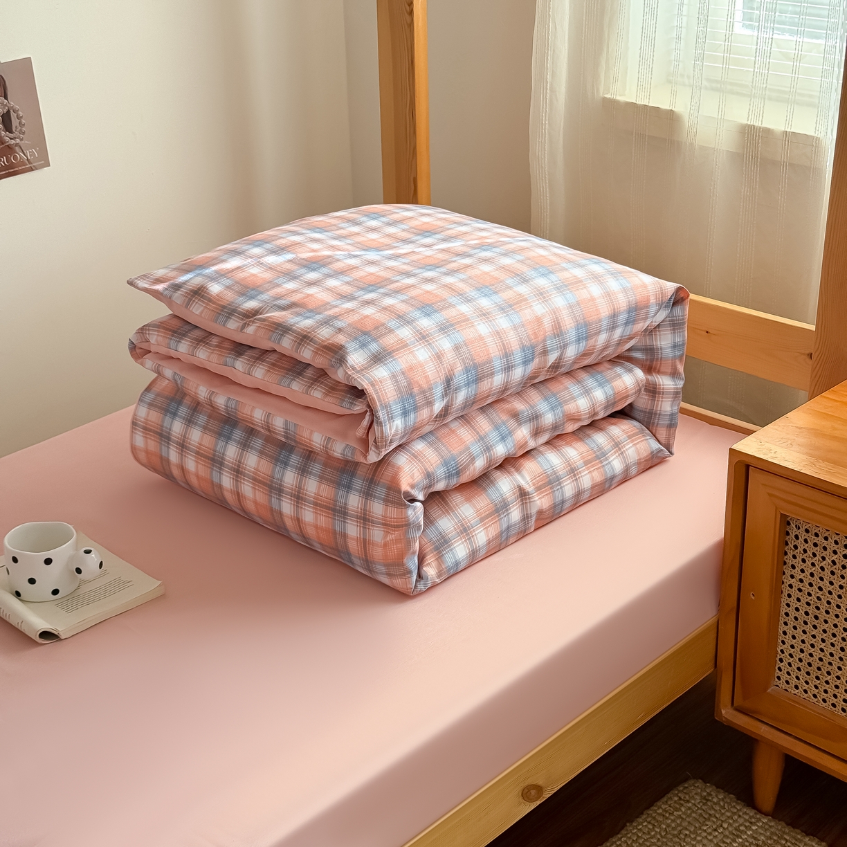 91家纺网 家纺一手货源 找家纺 卡罗兰 2025新款学生季水洗棉磨毛三件套 格调-粉