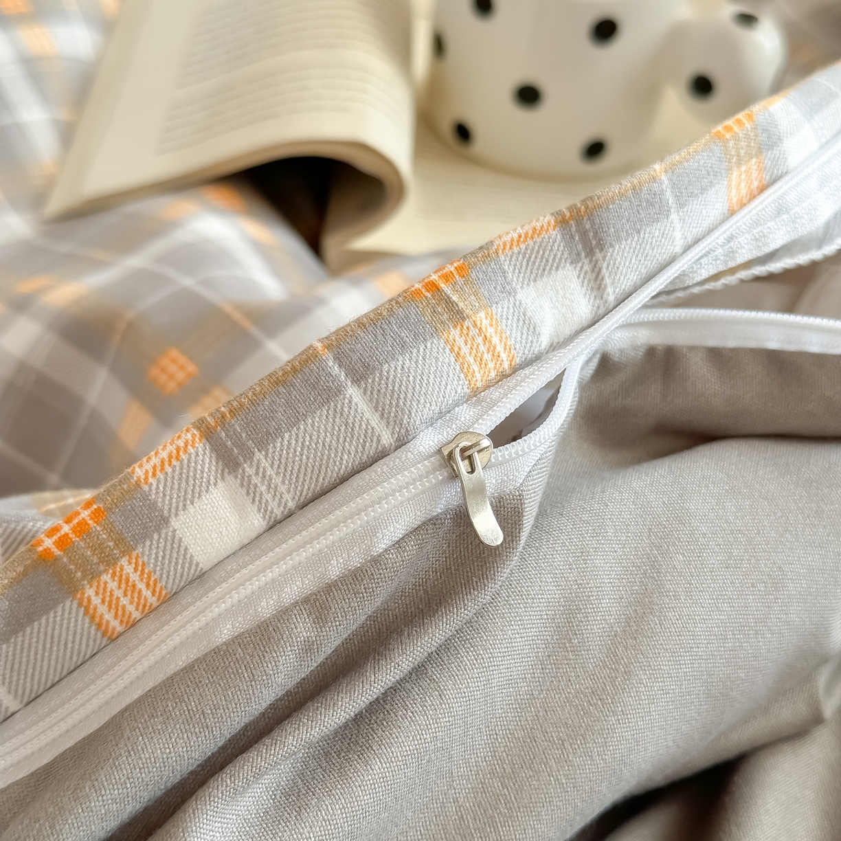 91家纺网 家纺一手货源 找家纺 卡罗兰 2025新款学生季水洗棉磨毛三件套 格调-灰