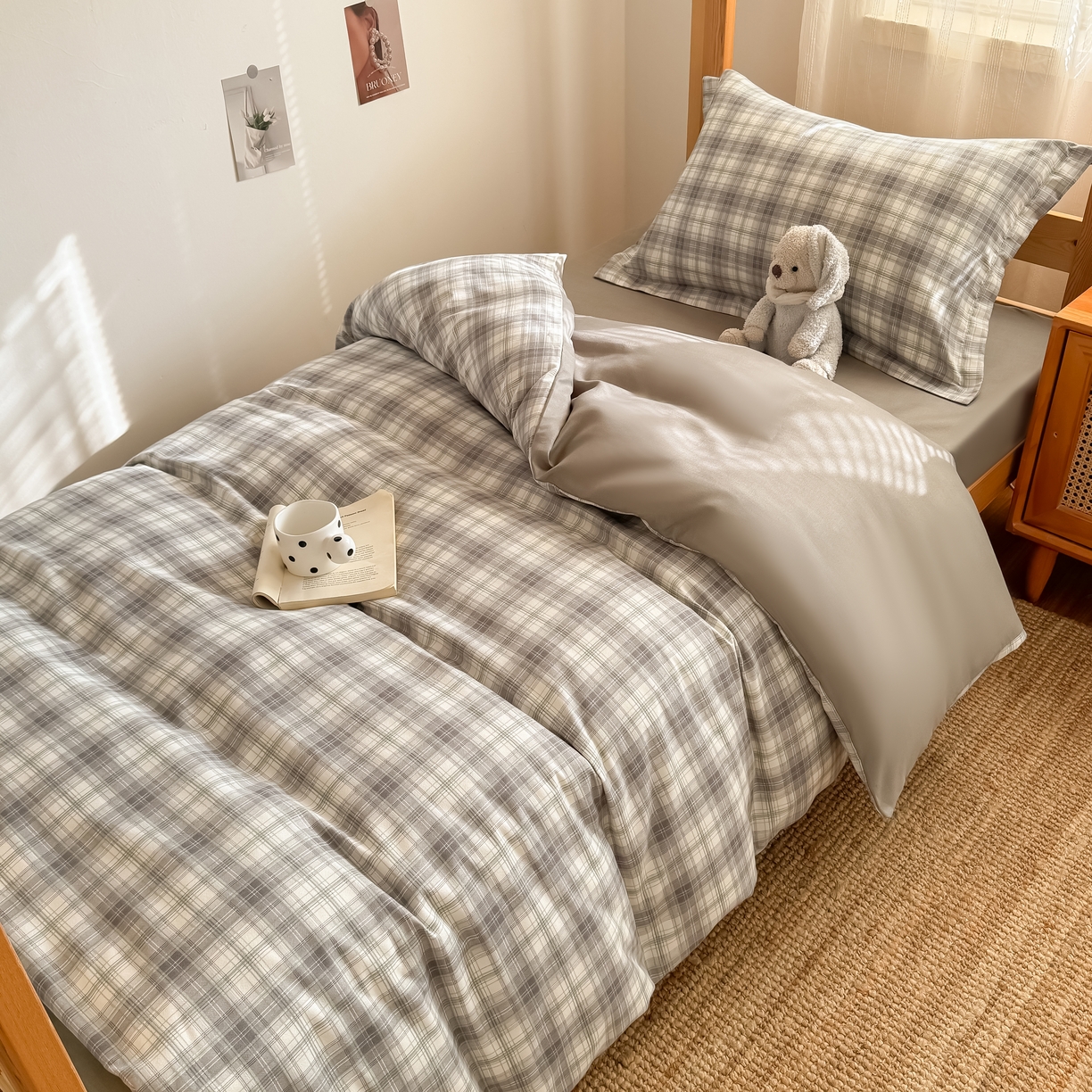 91家纺网 家纺一手货源 找家纺 卡罗兰 2025新款学生季水洗棉磨毛三件套 格调-咖