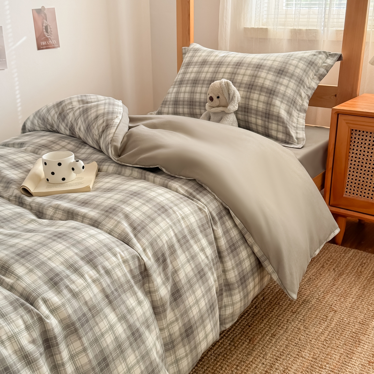 91家纺网 家纺一手货源 找家纺 卡罗兰 2025新款学生季水洗棉磨毛三件套 格调-咖