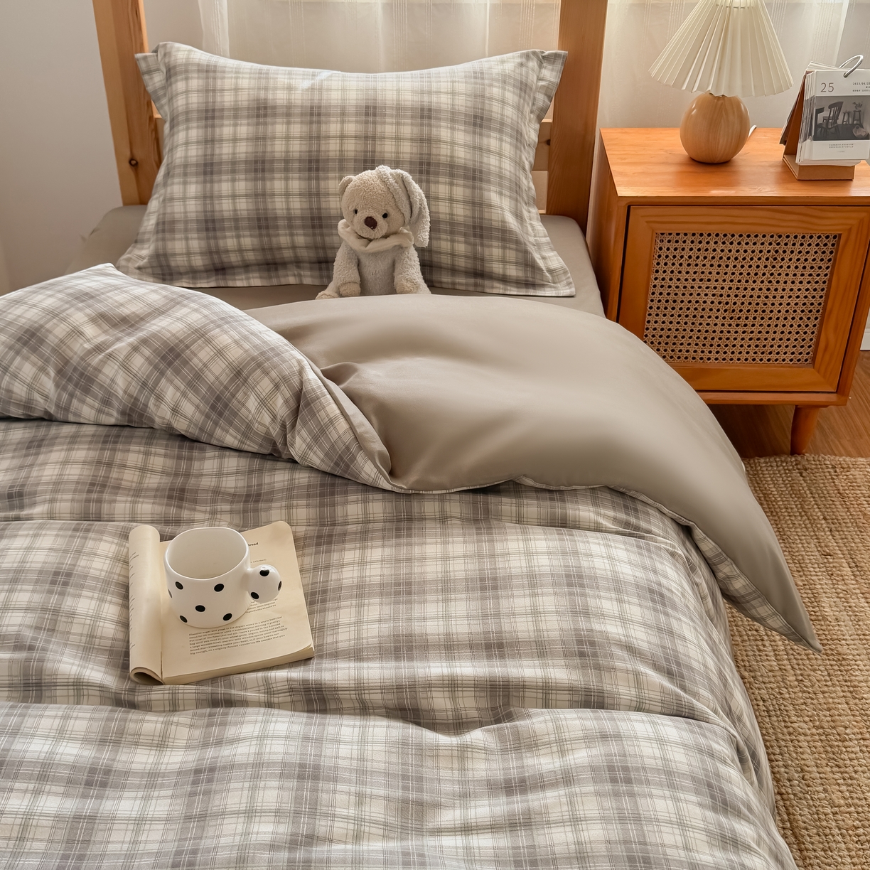 91家纺网 家纺一手货源 找家纺 卡罗兰 2025新款学生季水洗棉磨毛三件套 格调-咖