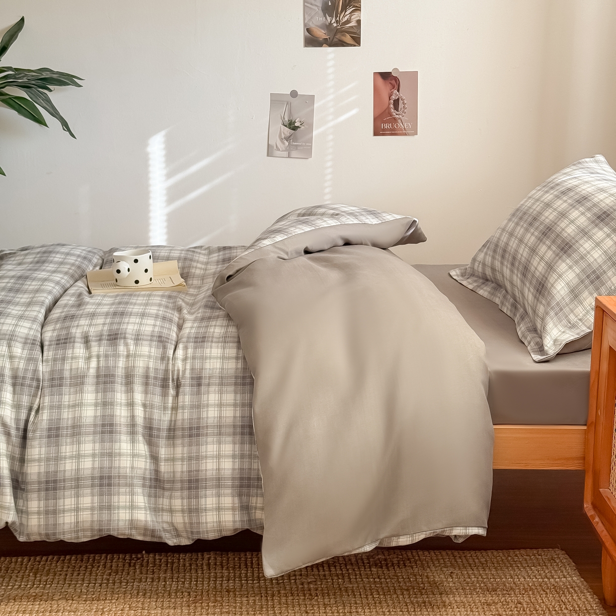 91家纺网 家纺一手货源 找家纺 卡罗兰 2025新款学生季水洗棉磨毛三件套 格调-咖