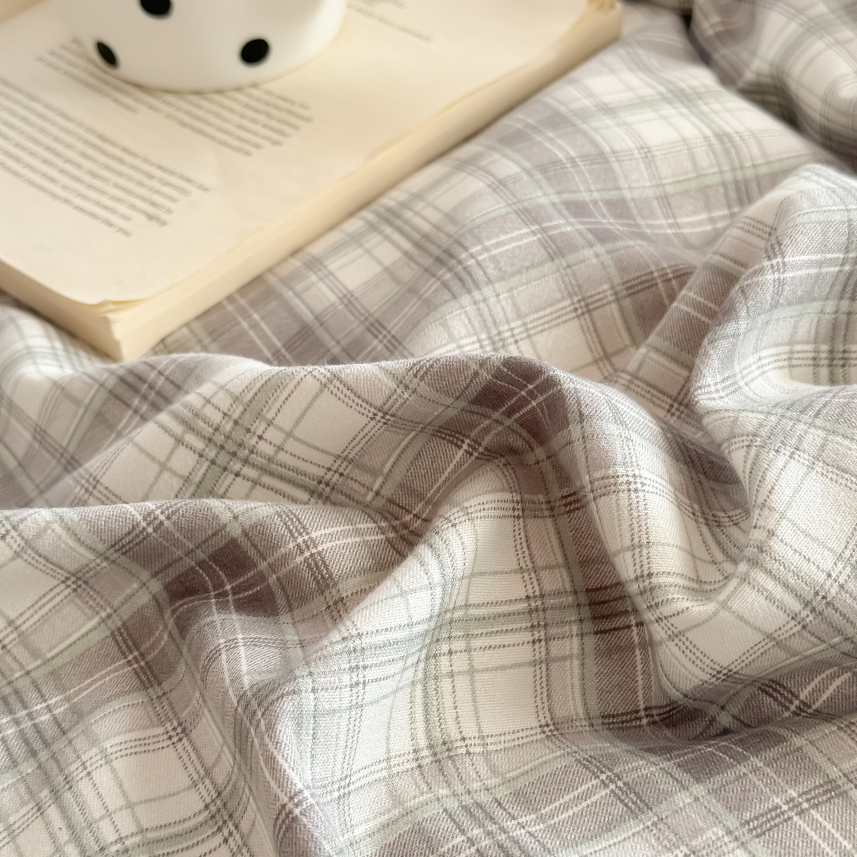 91家纺网 家纺一手货源 找家纺 卡罗兰 2025新款学生季水洗棉磨毛三件套 格调-咖