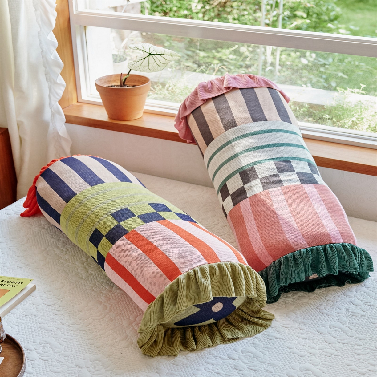 91家纺网 家纺一手货源 找家纺 （总）暖绵绵家纺 2025新款莱赛尔撞色格纹抱枕-洛希亚（含芯）最低零售价：128元