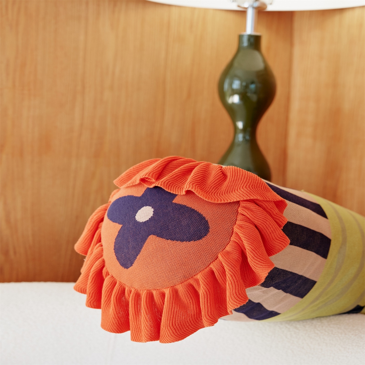 91家纺网 家纺一手货源 找家纺 暖绵绵家纺 2025新款莱赛尔撞色格纹抱枕-洛希亚（含芯） 洛希亚-黄色