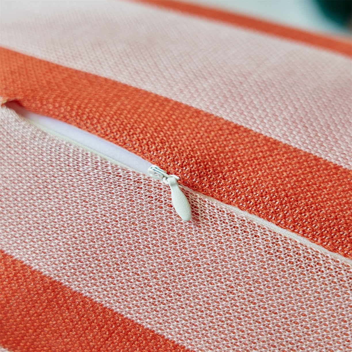 91家纺网 家纺一手货源 找家纺 暖绵绵家纺 2025新款莱赛尔撞色格纹抱枕-洛希亚（含芯） 洛希亚-黄色