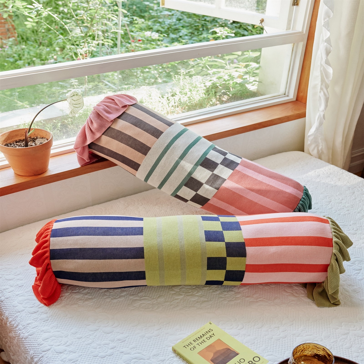 91家纺网 家纺一手货源 找家纺 （总）暖绵绵家纺 2025新款莱赛尔撞色格纹抱枕-洛希亚（含芯）最低零售价：128元