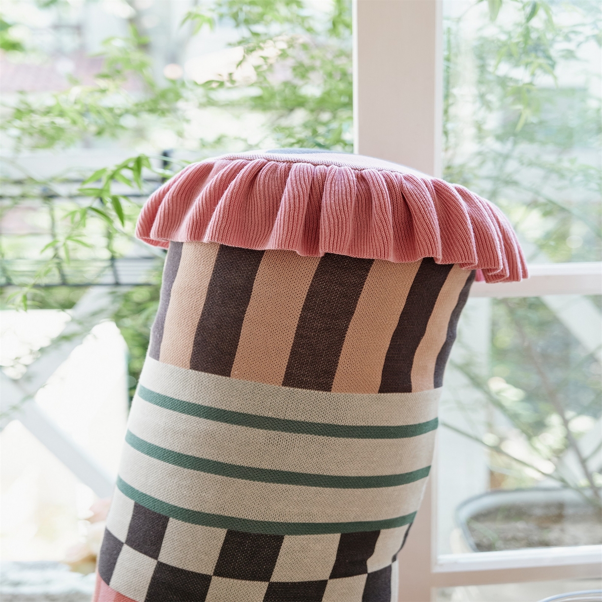 91家纺网 家纺一手货源 找家纺 暖绵绵家纺 2025新款莱赛尔撞色格纹抱枕-洛希亚（含芯） 洛希亚-米色