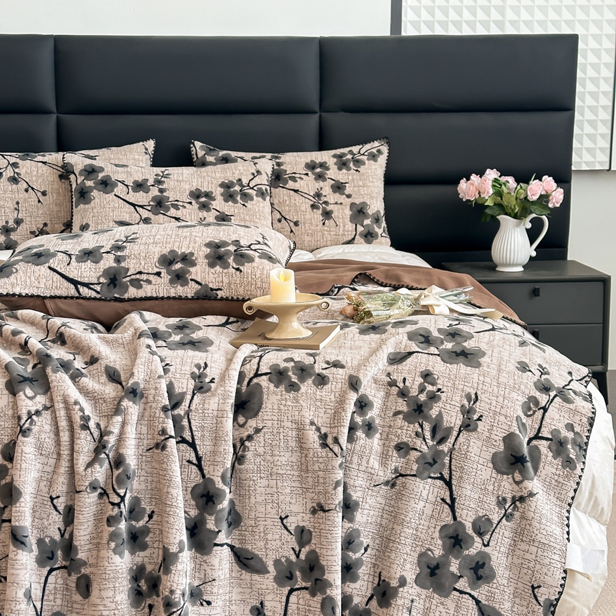 91家纺网 家纺一手货源 找家纺 芙绣家纺 2025新款高克重双层牛奶绒毛毯加厚冬季毛毯四季毯办公室午休毯牛奶绒床单 寒梅映雪-咖