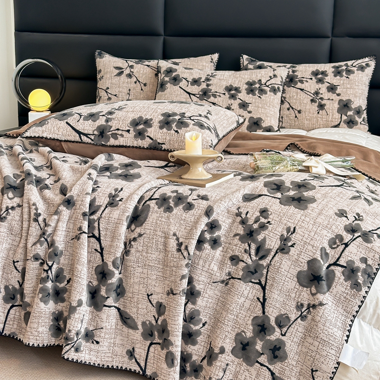 91家纺网 家纺一手货源 找家纺 芙绣家纺 2025新款高克重双层牛奶绒毛毯加厚冬季毛毯四季毯办公室午休毯牛奶绒床单 寒梅映雪-咖