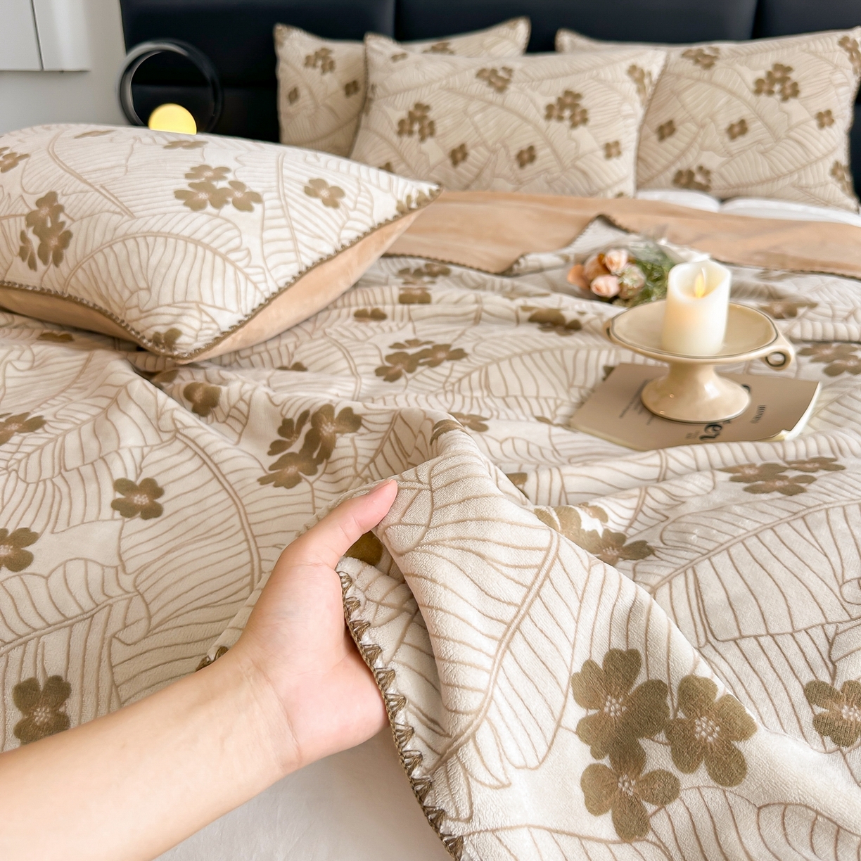 91家纺网 家纺一手货源 找家纺 芙绣家纺 2025新款高克重双层牛奶绒毛毯加厚冬季毛毯四季毯办公室午休毯牛奶绒床单 清新叶语-咖