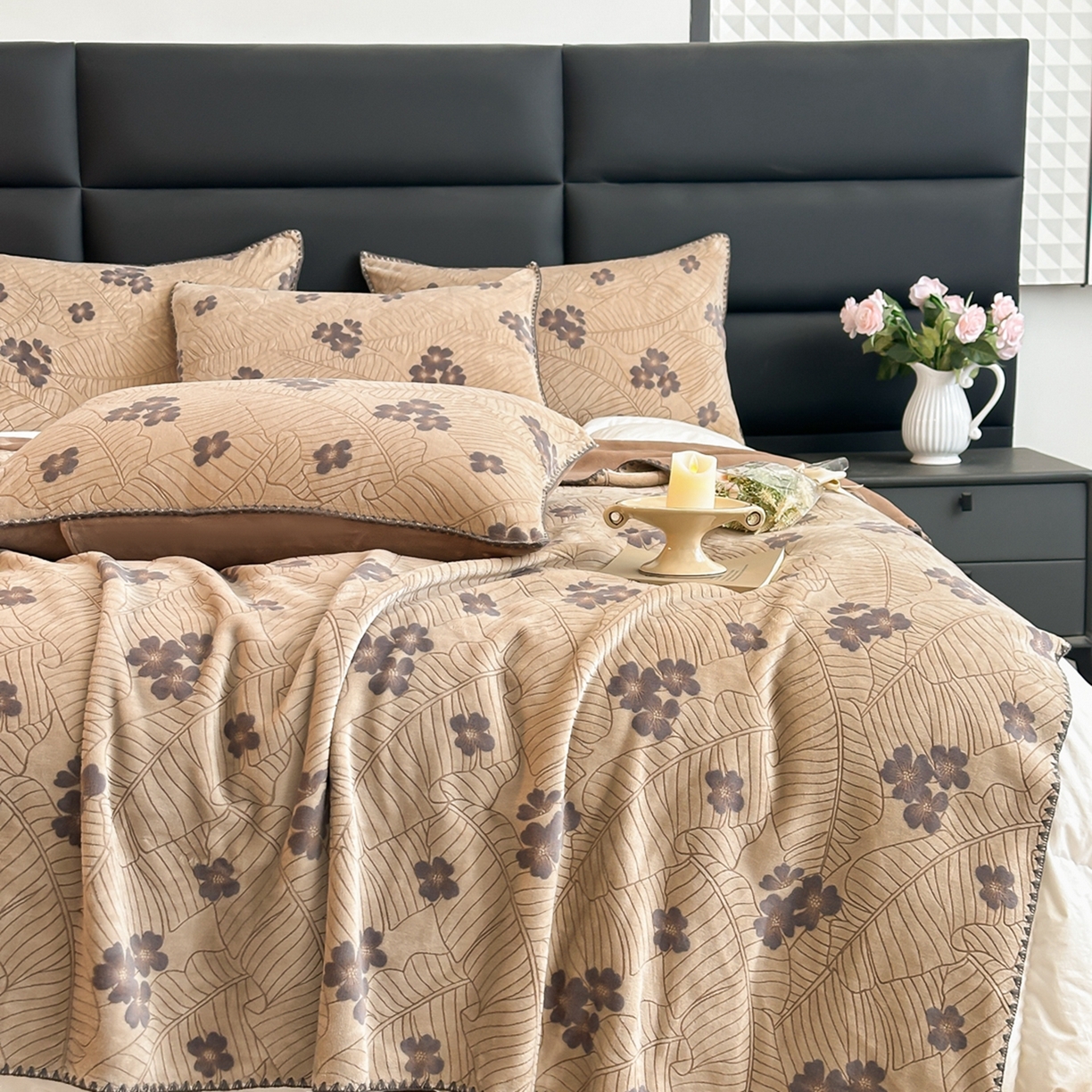 91家纺网 家纺一手货源 找家纺 芙绣家纺2025新款高克重双层牛奶绒毛毯加厚冬季毛毯四季毯办公室午休毯牛奶绒床单 清新叶语-棕