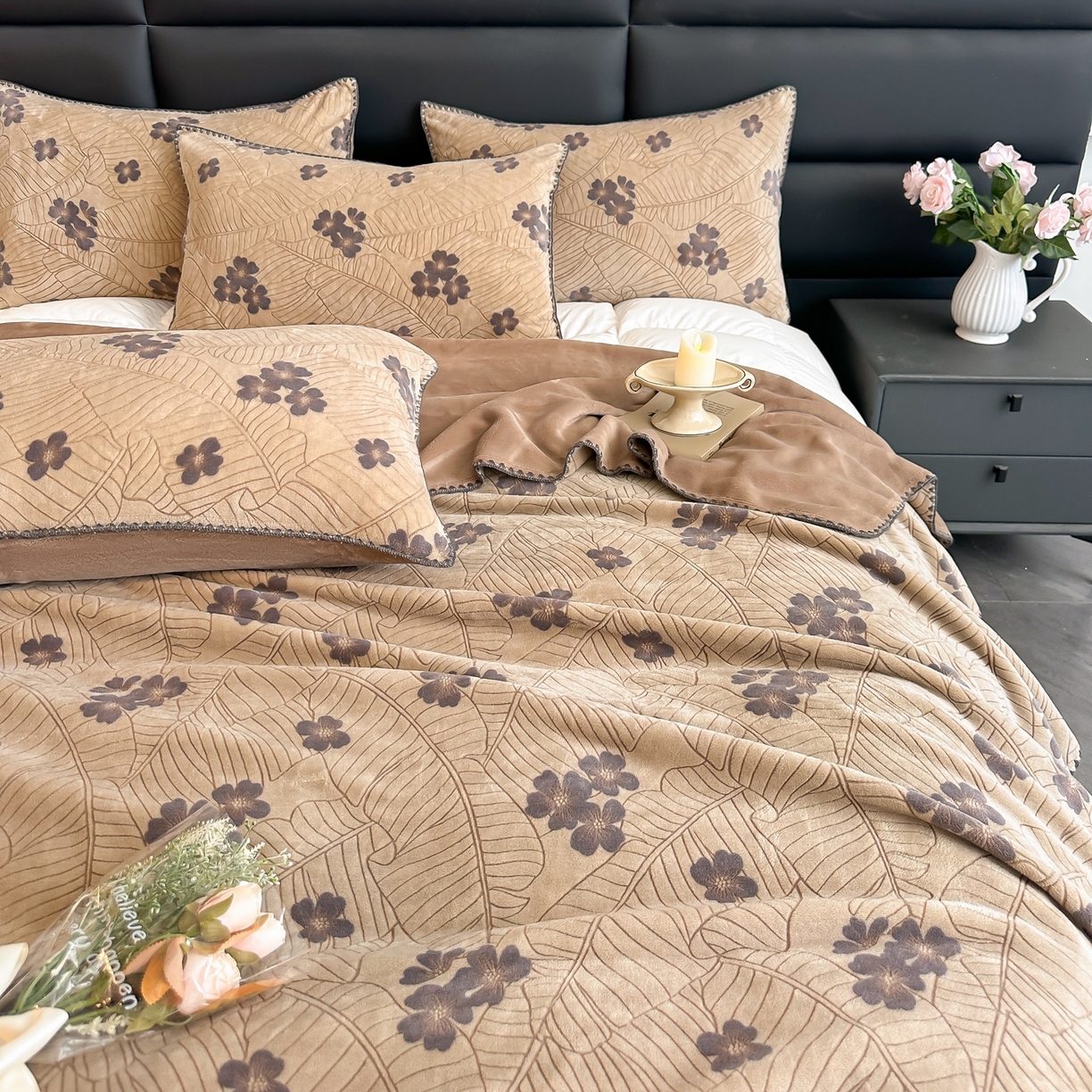 91家纺网 家纺一手货源 找家纺 芙绣家纺2025新款高克重双层牛奶绒毛毯加厚冬季毛毯四季毯办公室午休毯牛奶绒床单 清新叶语-棕