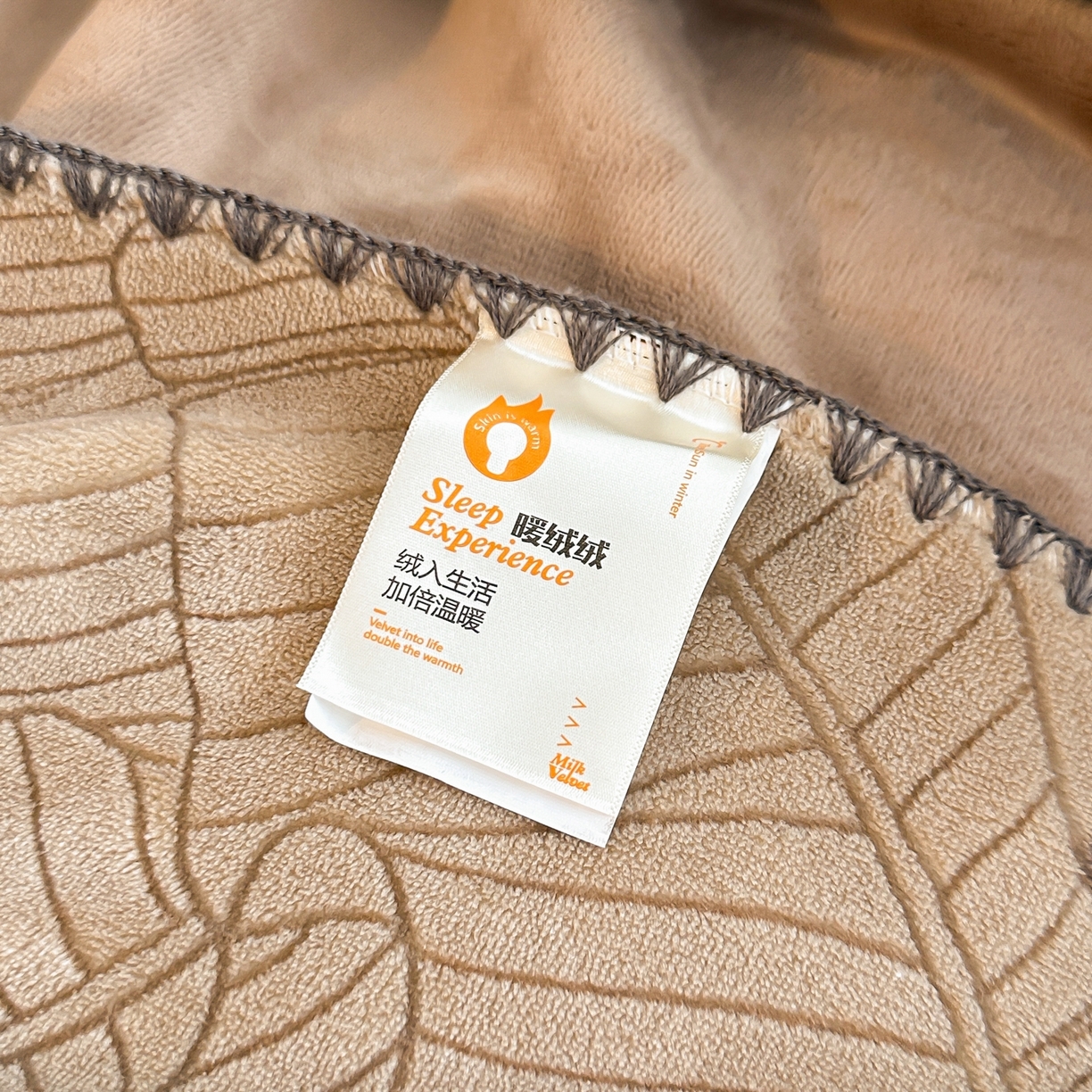 91家纺网 家纺一手货源 找家纺 芙绣家纺2025新款高克重双层牛奶绒毛毯加厚冬季毛毯四季毯办公室午休毯牛奶绒床单 清新叶语-棕