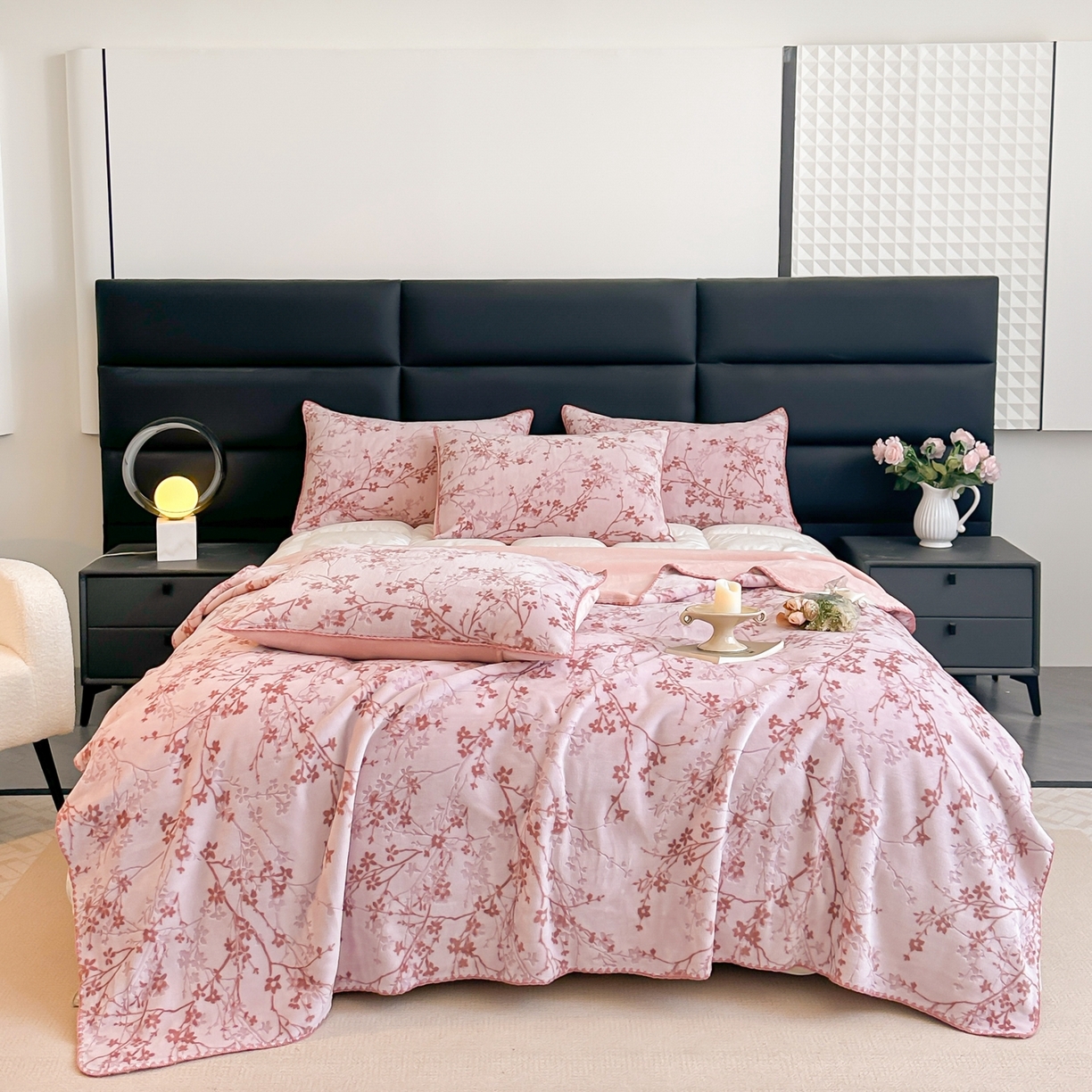 91家纺网 家纺一手货源 找家纺 芙绣家纺 2025新款高克重双层牛奶绒毛毯加厚冬季毛毯四季毯办公室午休毯牛奶绒床单 山茶花语-粉