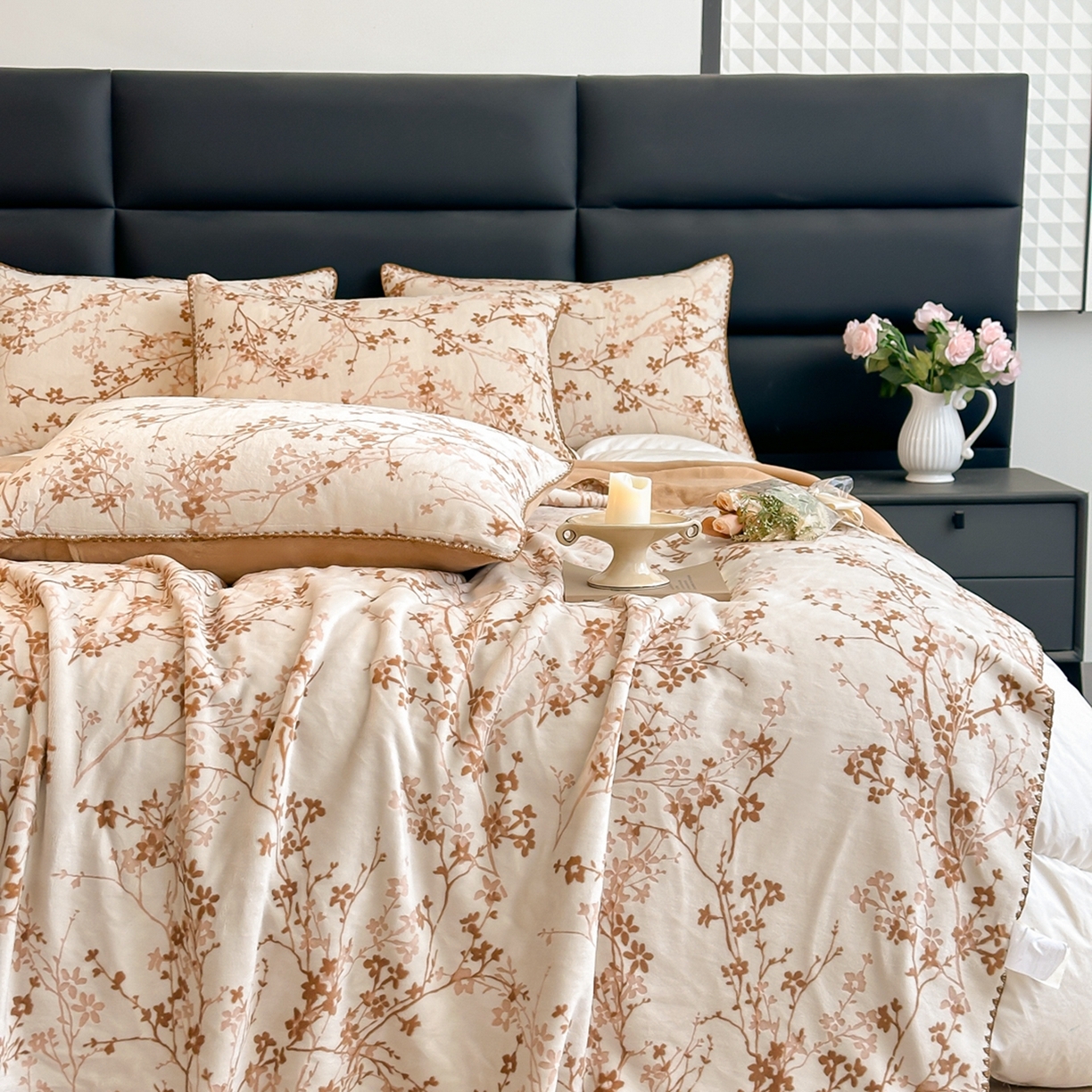 91家纺网 家纺一手货源 找家纺 芙绣家纺 2025新款高克重双层牛奶绒毛毯加厚冬季毛毯四季毯办公室午休毯牛奶绒床单 山茶花语-咖