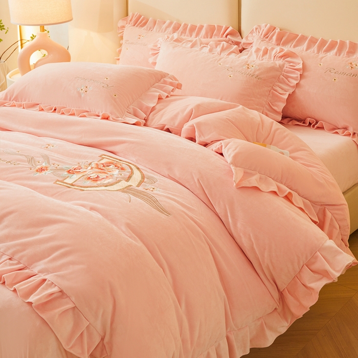 91家纺网 家纺一手货源 找家纺 怡源梦 2025新款亲肤舒适A类婴儿绒刺绣四件套 花香云锦-芙蓉玉