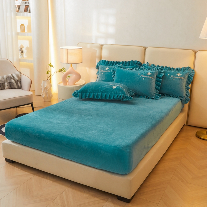 91家纺网 家纺一手货源 找家纺 怡源梦 2025新款亲肤舒适A类婴儿绒刺绣四件套 花香云锦-湖蓝色