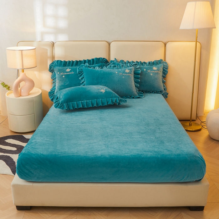 91家纺网 家纺一手货源 找家纺 怡源梦 2025新款亲肤舒适A类婴儿绒刺绣四件套 花香云锦-湖蓝色