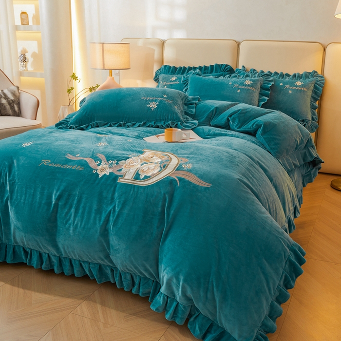 91家纺网 家纺一手货源 找家纺 怡源梦 2025新款亲肤舒适A类婴儿绒刺绣四件套 花香云锦-湖蓝色