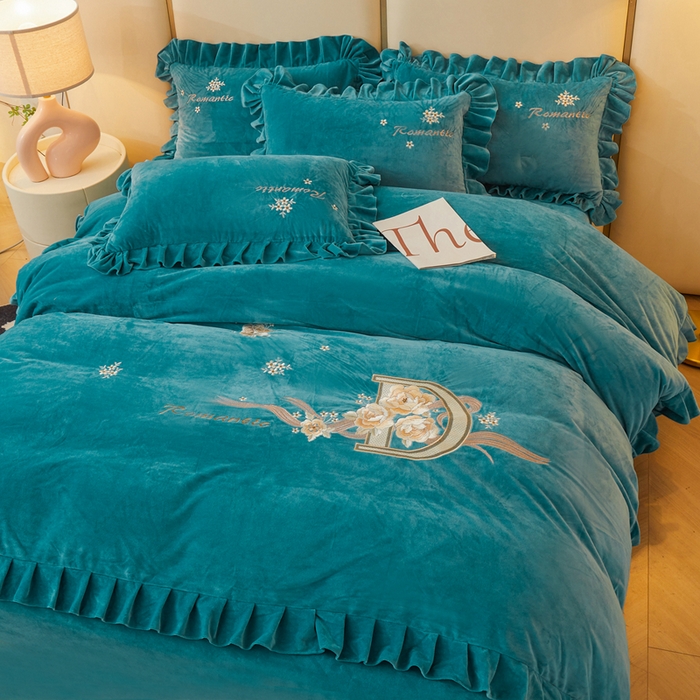 91家纺网 家纺一手货源 找家纺 怡源梦 2025新款亲肤舒适A类婴儿绒刺绣四件套 花香云锦-湖蓝色