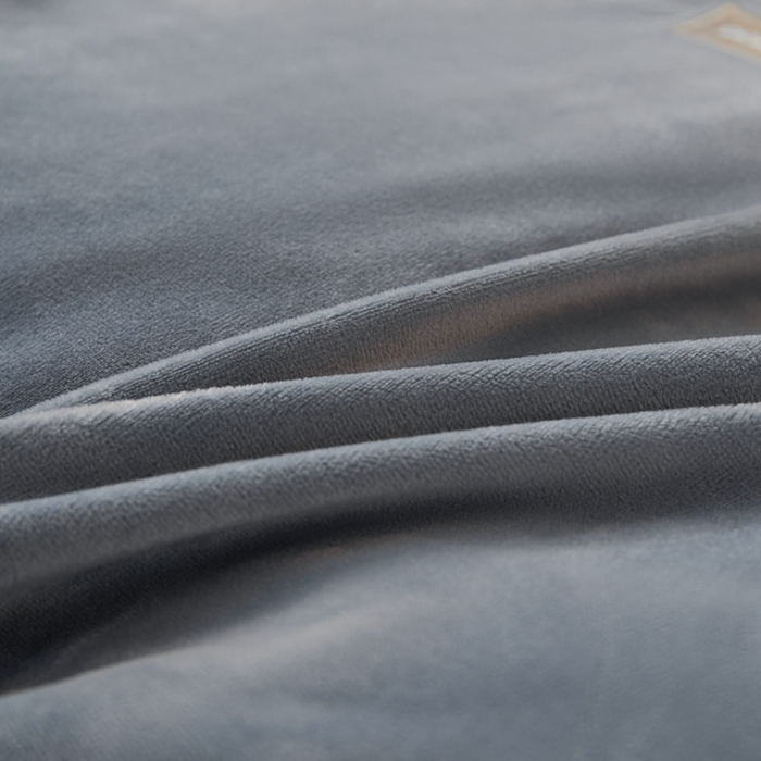 91家纺网 家纺一手货源 找家纺 怡源梦 2025新款亲肤舒适A类婴儿绒刺绣四件套 花香云锦-灰兰色