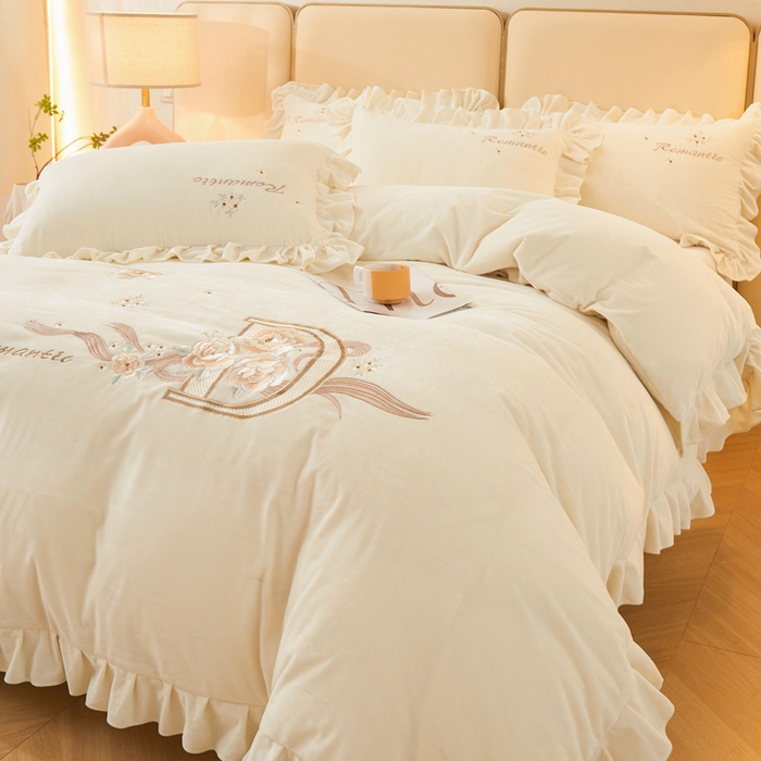 91家纺网 家纺一手货源 找家纺 怡源梦 2025新款亲肤舒适A类婴儿绒刺绣四件套 花香云锦-米白色