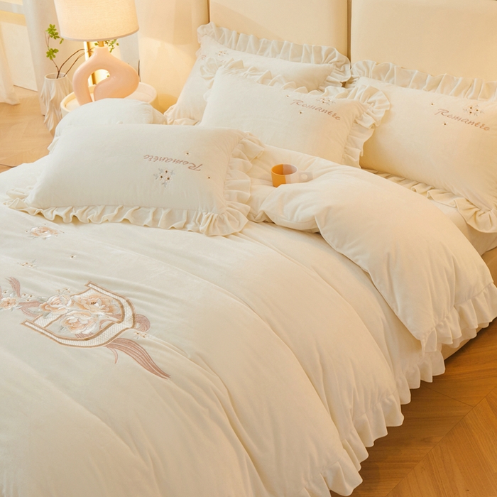 91家纺网 家纺一手货源 找家纺 怡源梦 2025新款亲肤舒适A类婴儿绒刺绣四件套 花香云锦-米白色