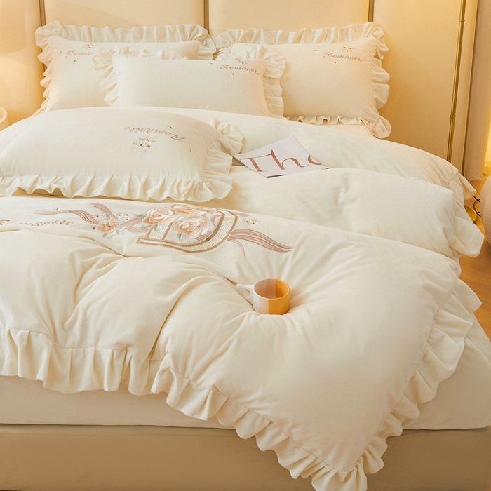 91家纺网 家纺一手货源 找家纺 怡源梦 2025新款亲肤舒适A类婴儿绒刺绣四件套 花香云锦-米白色