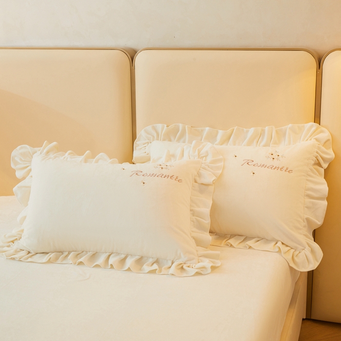 91家纺网 家纺一手货源 找家纺 怡源梦 2025新款亲肤舒适A类婴儿绒刺绣四件套 花香云锦-米白色