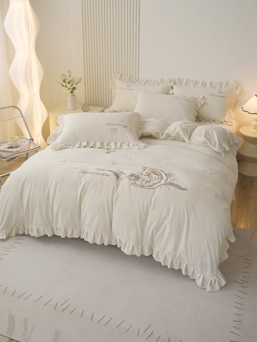 91家纺网 家纺一手货源 找家纺 怡源梦 2025新款亲肤舒适A类婴儿绒刺绣四件套 花香云锦-米白色