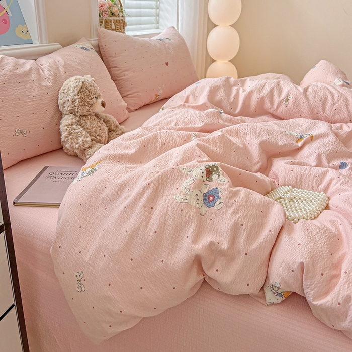 91家纺网 家纺一手货源 找家纺 仟网汇 2025新款云感皱皱纱简单款四件套 波点小兔粉