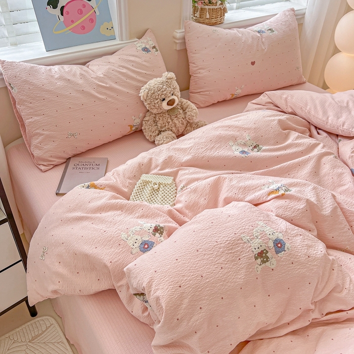 91家纺网 家纺一手货源 找家纺 仟网汇 2025新款云感皱皱纱简单款四件套 波点小兔粉