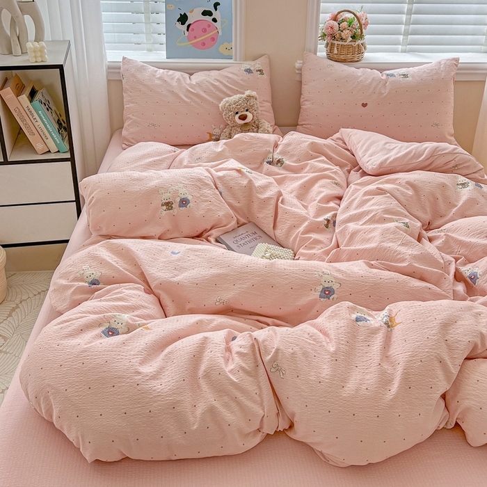 91家纺网 家纺一手货源 找家纺 仟网汇 2025新款云感皱皱纱简单款四件套 波点小兔粉