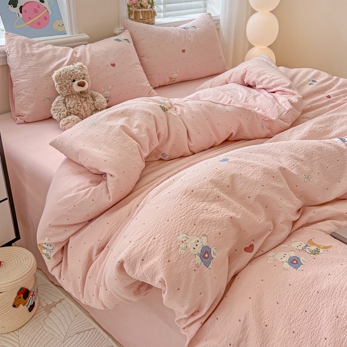 91家纺网 家纺一手货源 找家纺 仟网汇 2025新款云感皱皱纱简单款四件套 波点小兔粉