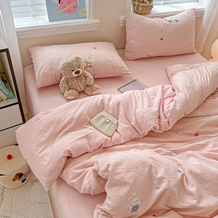 91家纺网 家纺一手货源 找家纺 仟网汇 2025新款云感皱皱纱简单款四件套 波点小兔粉