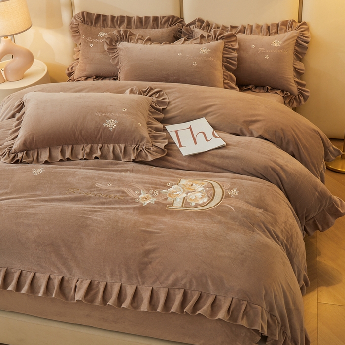 91家纺网 家纺一手货源 找家纺 怡源梦 2025新款亲肤舒适A类婴儿绒刺绣四件套 花香云锦-时尚咖