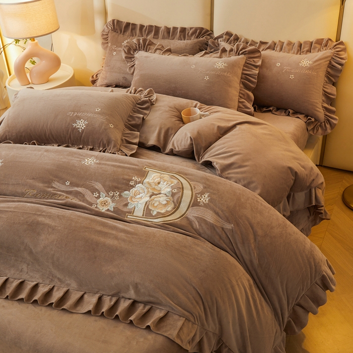 91家纺网 家纺一手货源 找家纺 怡源梦 2025新款亲肤舒适A类婴儿绒刺绣四件套 花香云锦-时尚咖